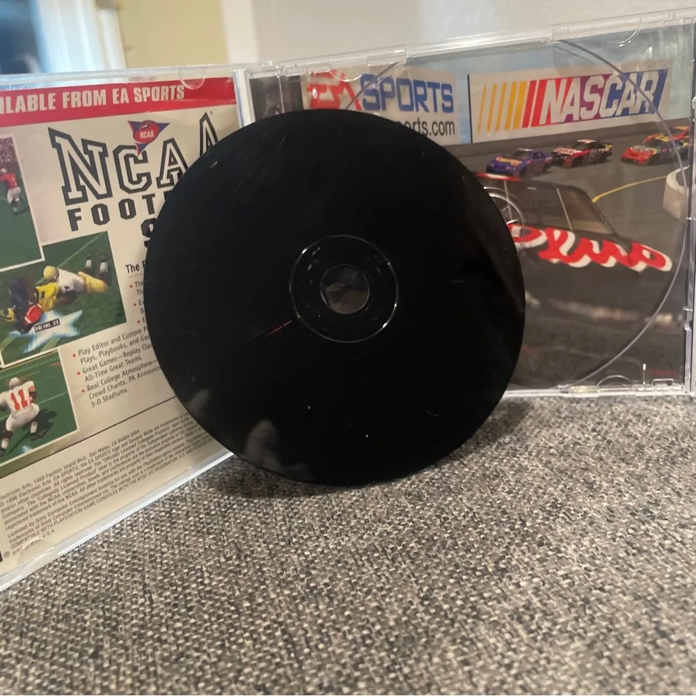 Sony PlayStation PS1 NASCAR 99 -